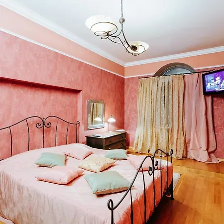 Vip-kvartira Nezavisimosti 19 *