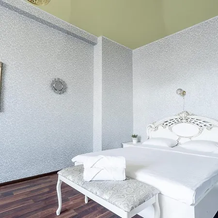 Vip-kvartira Nezavisimosti 19 *