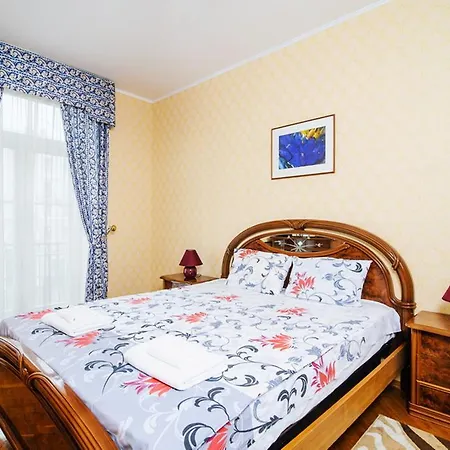 Vip-kvartira Nezavisimosti 19 *